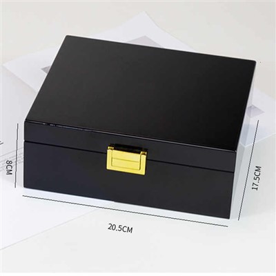 Boîte de parfum laqué sur bois